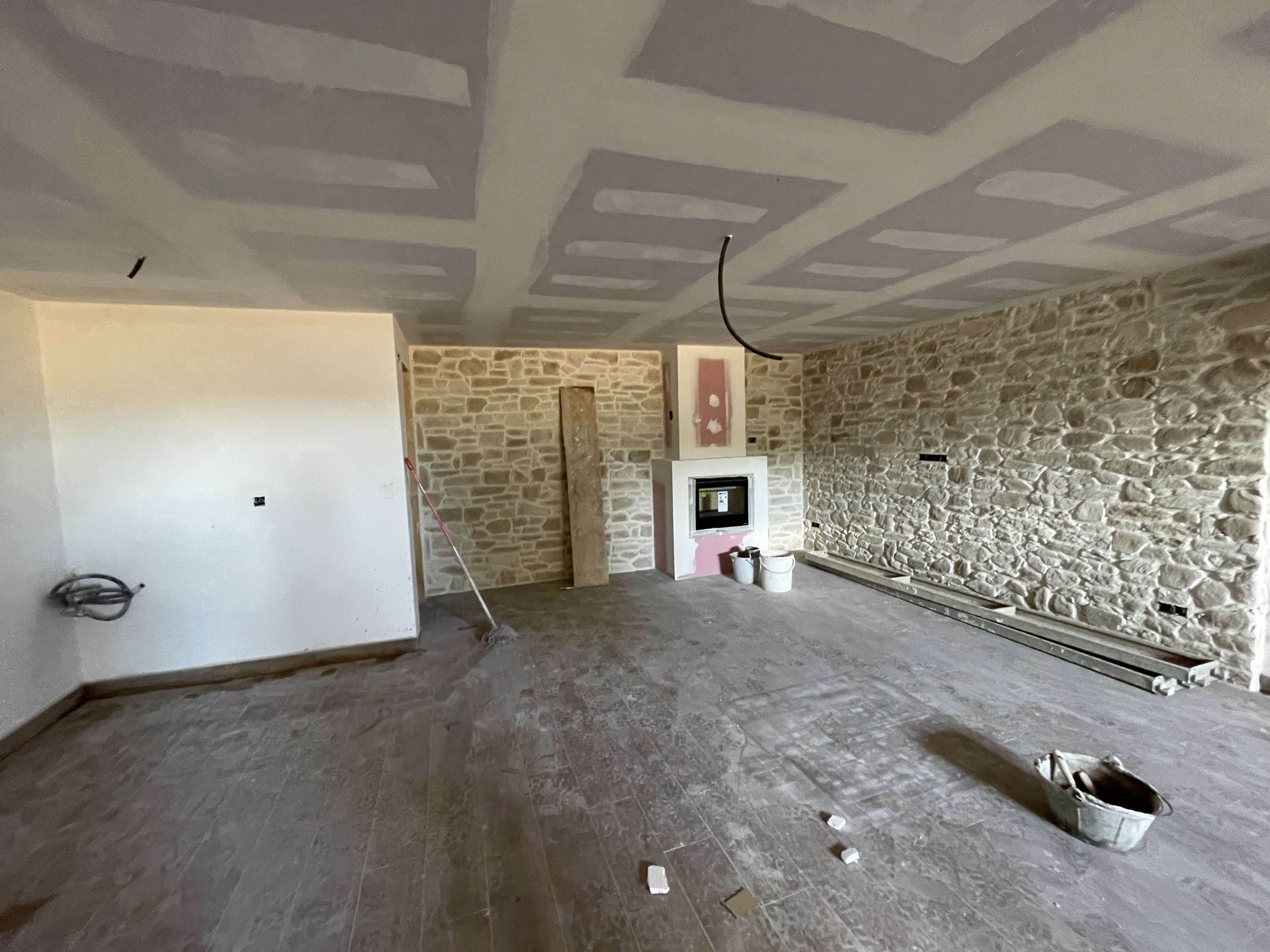 El porche a la piscina